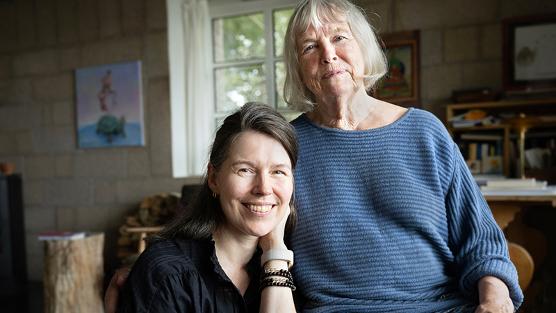 Hanneli og Marianne i Stenhuset på Louns