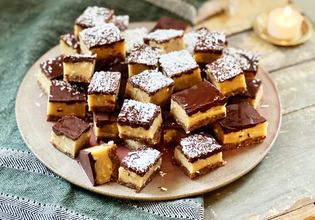 Et fad med retreatkøkkenets peanutsnitter
