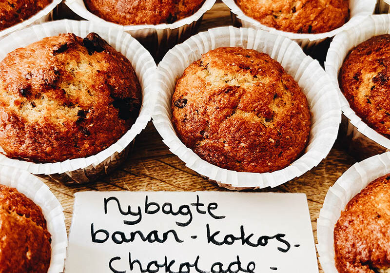 Nybagte Banan-kokos-choko muffins