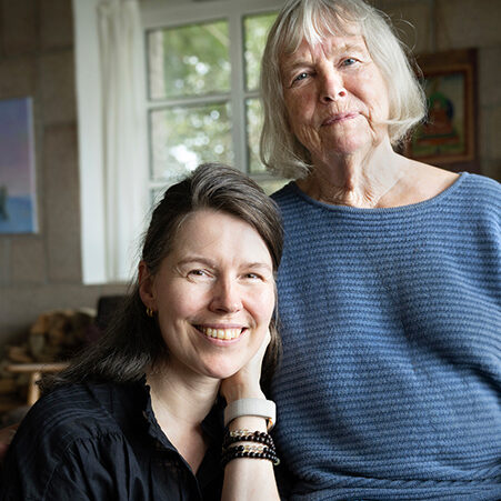 Hanneli og Marianne i Stenhuset på Louns