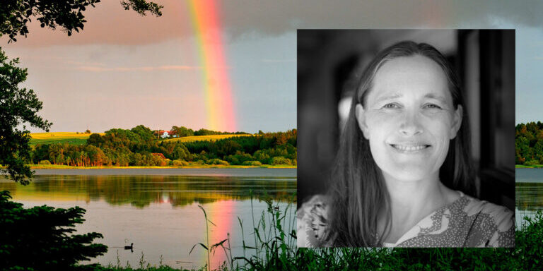 Regnbuefarvet_JL_Britta_BW_AdamGroenne